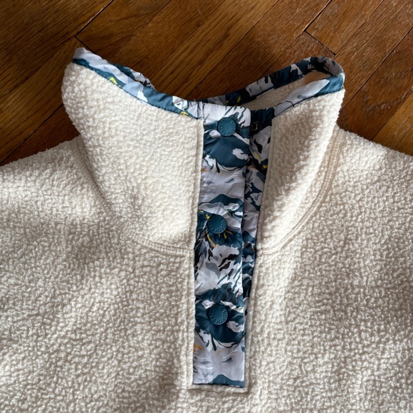 The North Face Women's Liberty Cragmont Fleece 1/4 Zip Top is a fleece pullover - Picture 2 of 3